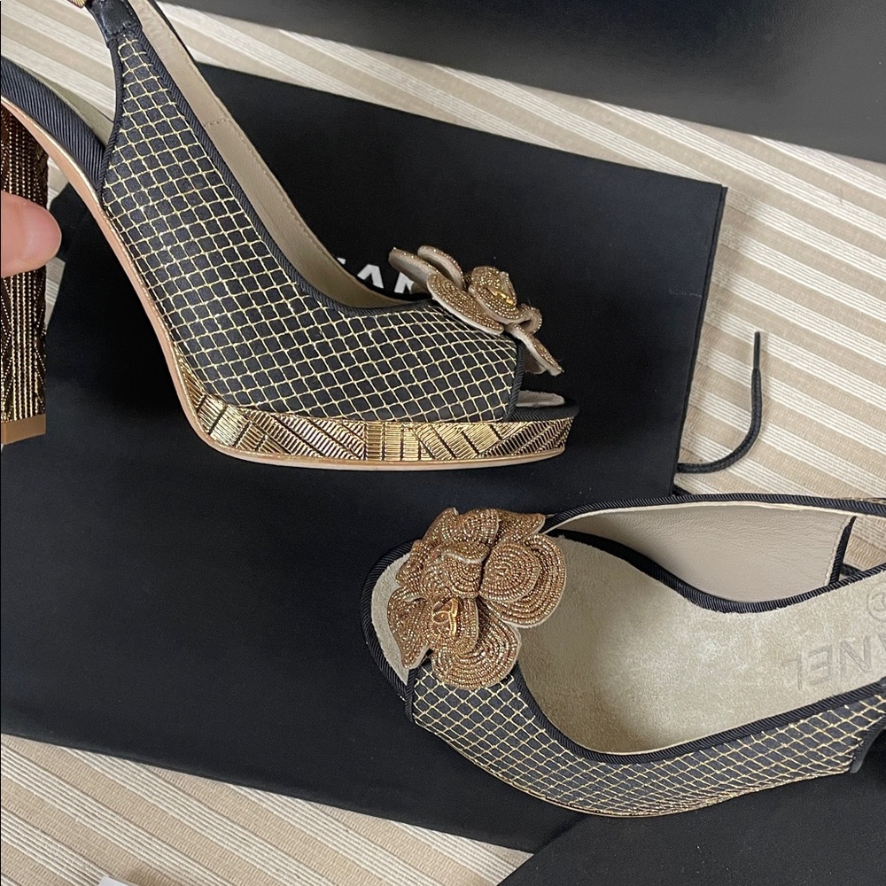 CHANEL Camellia Gold Flower Black 35 / 5 B  slingback heels - Picture 17 of 17